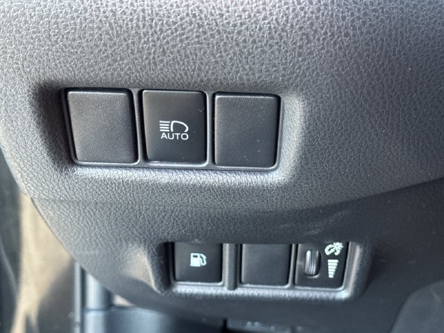 Used 2019 Toyota C-HR XLE FWD image 31