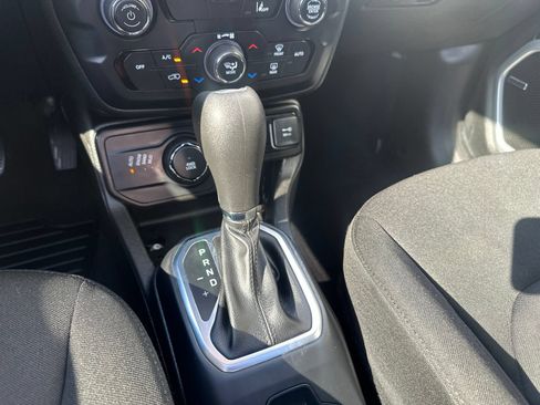 Used 2021 Jeep Renegade Latitude w/ Sun & Sound Group AWD/4WD image 21