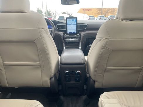 Used 2023 Ford Explorer Platinum w/ Technology Package image 18