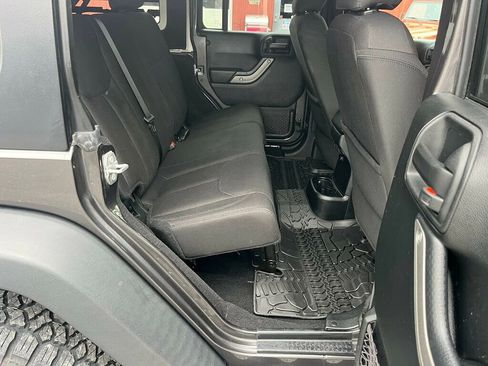 Used 2018 Jeep Wrangler Unlimited Sport S AWD/4WD image 39
