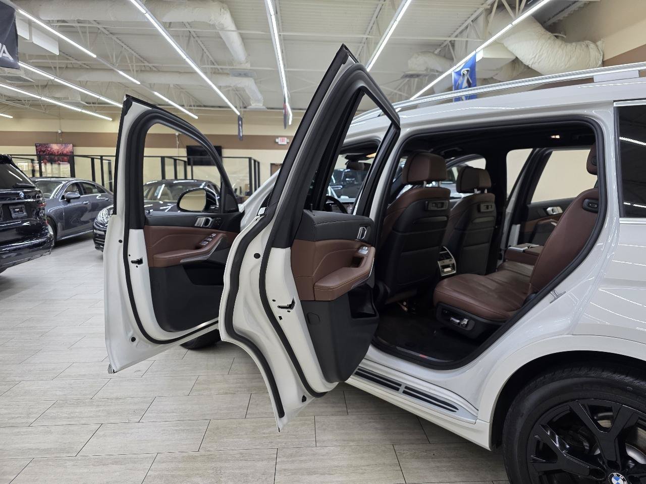 Used 2020 BMW X7 xDrive40i w/ Premium Package AWD/4WD image 17