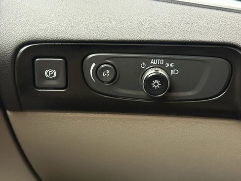 Used 2021 Buick Enclave Essence w/ Sound and Sites Package AWD/4WD image 37