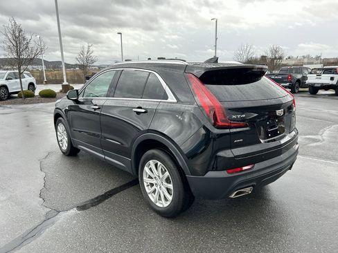 Used 2022 Cadillac XT4 Luxury w/ Cold Weather Package image 5