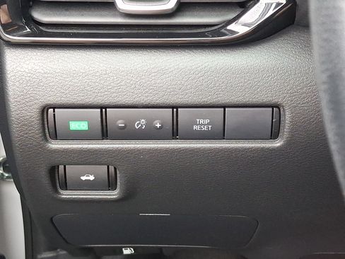 Certified 2025 Nissan Sentra SV FWD image 25