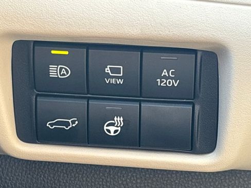 Used 2025 Toyota Highlander Limited image 24