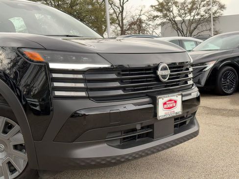 Used 2025 Nissan Kicks S image 3