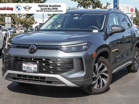 Used 2025 Volkswagen Tiguan S FWD image 1