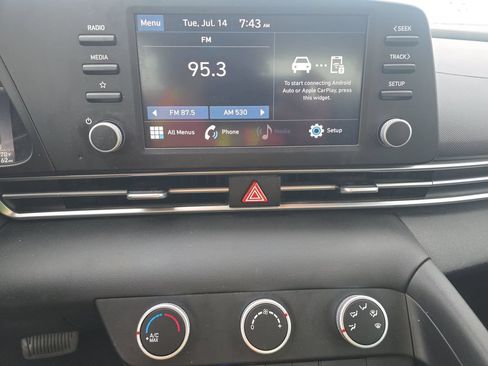Used 2023 Hyundai Elantra SE FWD image 6