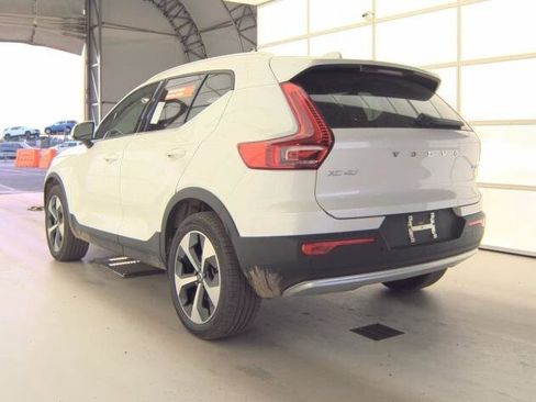 Used 2025 Volvo XC40 B5 Core AWD/4WD image 5