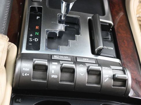 Used 2011 Lexus LX 570 4WD image 28