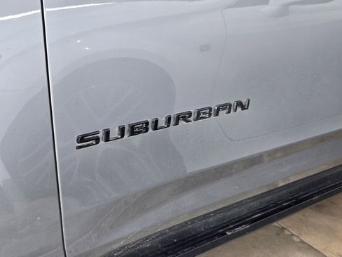 Used 2025 Chevrolet Suburban High Country AWD/4WD image 6