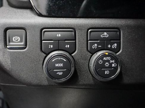 Used 2025 Chevrolet Silverado 3500 LT w/ Convenience Package image 9