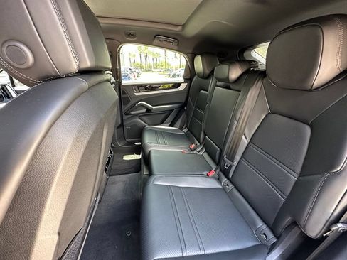 Certified 2026 Porsche Cayenne Coupe AWD/4WD image 39