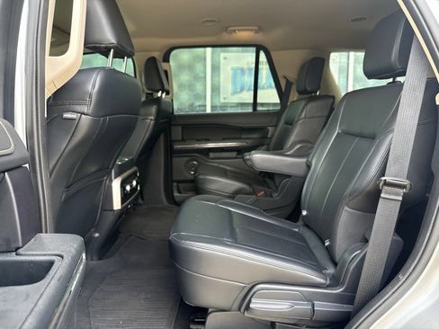 Used 2024 Ford Expedition XLT RWD image 9