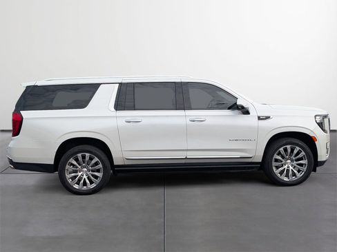 Used 2022 GMC Yukon XL Denali image 6