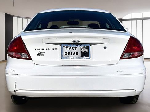 Used 2007 Ford Taurus SE image 4