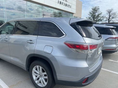 Used 2016 Toyota Highlander LE image 3