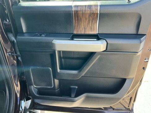 Used 2018 Ford F150 Lariat w/ Equipment Group 502A Luxury AWD/4WD image 10