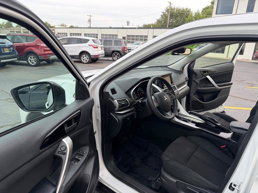 Used 2020 Mitsubishi Eclipse Cross ES FWD image 9