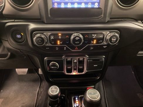 Used 2019 Jeep Wrangler Unlimited Sport S image 16