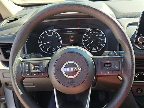 Used 2024 Nissan Rogue S image 16