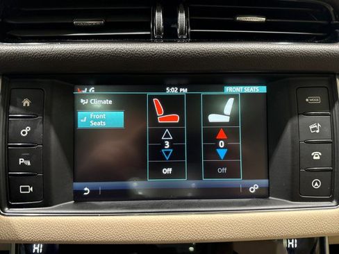 Used 2017 Jaguar XF Prestige image 32