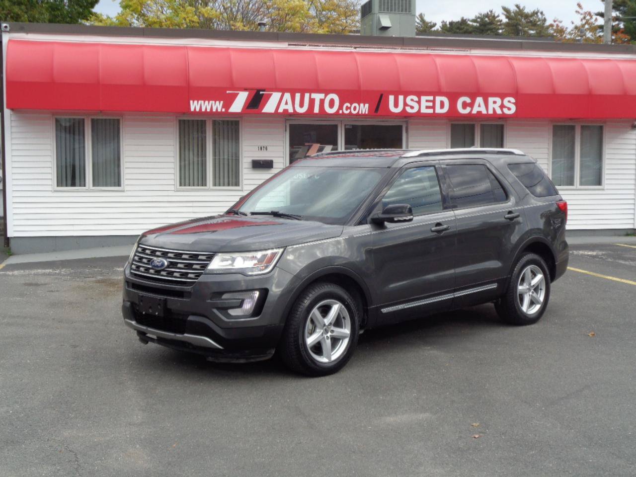Used 2017 Ford Explorer XLT w/ Equipment Group 202A AWD/4WD image 10