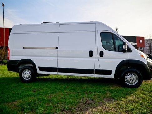 Used 2025 RAM ProMaster 2500 w/ Safety Group image 4