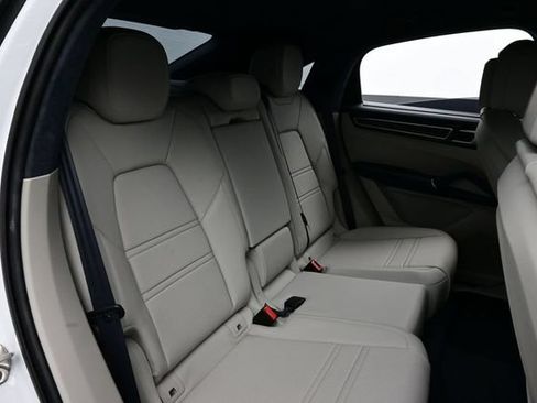 Used 2022 Porsche Cayenne GTS AWD/4WD image 17