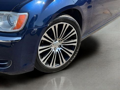 Used 2014 Chrysler 300 RWD image 6