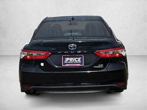 Used 2019 Toyota Camry LE image 4