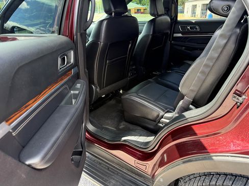 Used 2018 Ford Explorer Limited w/ Equipment Group 301A AWD/4WD image 11