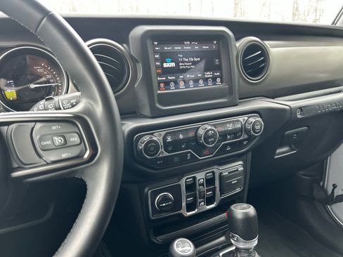 Used 2023 Jeep Wrangler Unlimited w/ Cold Weather Group AWD/4WD image 29