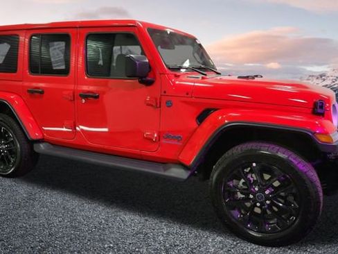 Used 2025 Jeep Wrangler Unlimited Sahara image 1