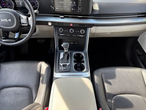 Used 2023 Kia Carnival LX image 19