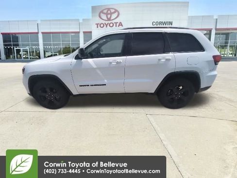 Used 2019 Jeep Grand Cherokee Laredo AWD/4WD image 31