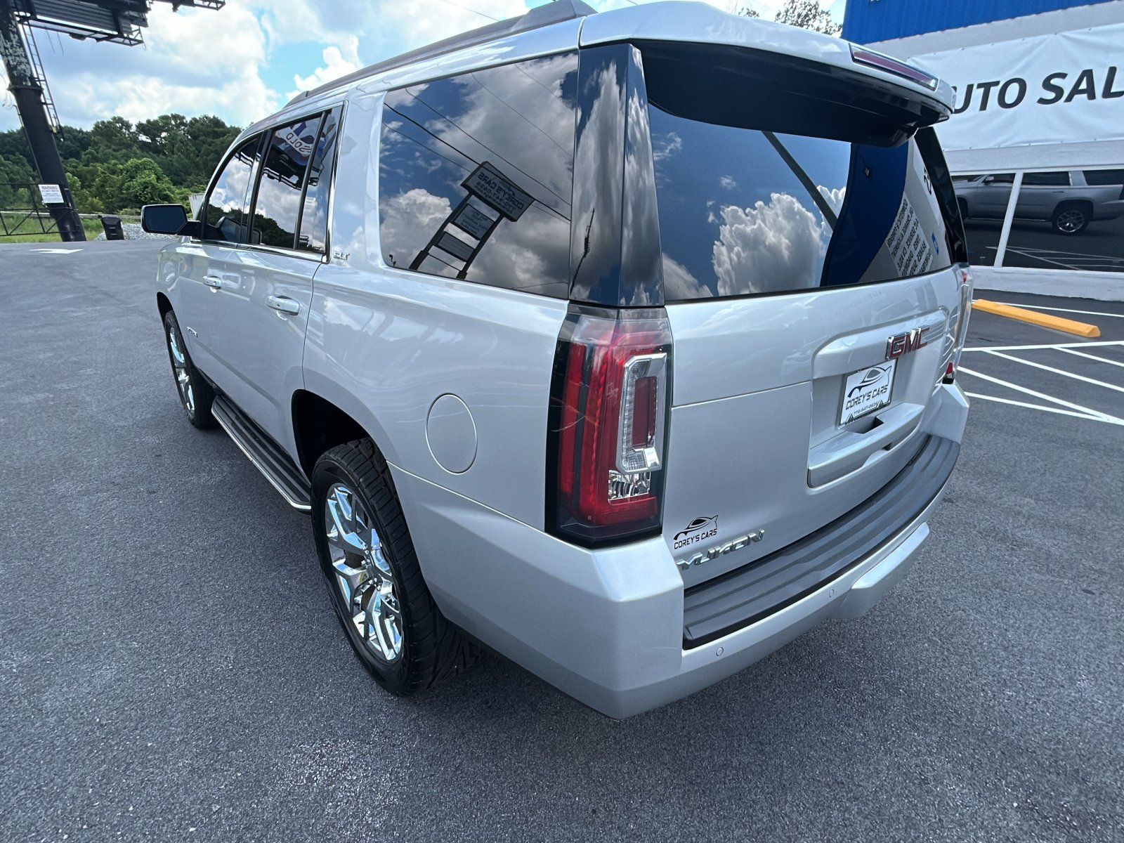 Used 2017 GMC Yukon SLT AWD/4WD image 3