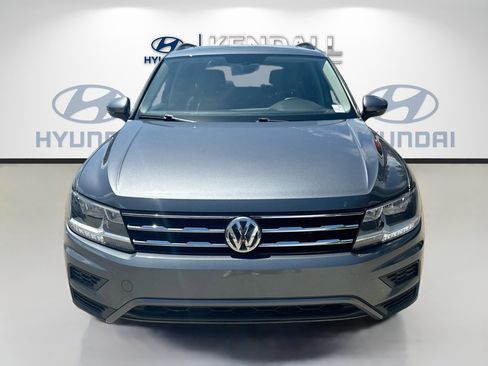 Used 2020 Volkswagen Tiguan SE w/ Panoramic Sunroof Package FWD image 2