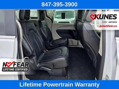 Used 2024 Chrysler Pacifica Touring-L FWD image 28
