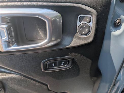 Used 2025 Jeep Wrangler Unlimited Rubicon AWD/4WD image 31