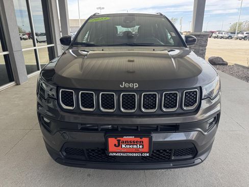 Used 2023 Jeep Compass Latitude w/ Convenience Group image 4