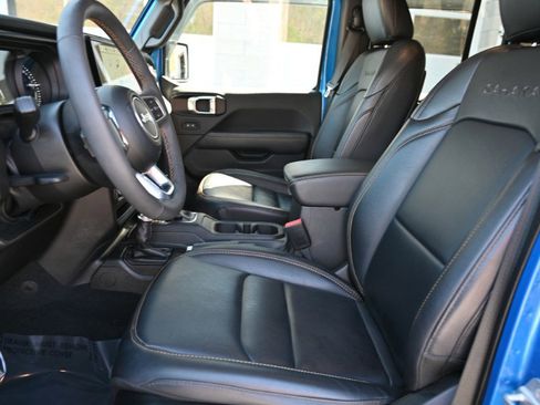 Used 2024 Jeep Wrangler Unlimited Sahara AWD/4WD image 16