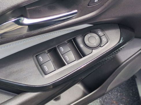 Used 2025 Chevrolet Trax LT w/ LT Convenience Package FWD image 13