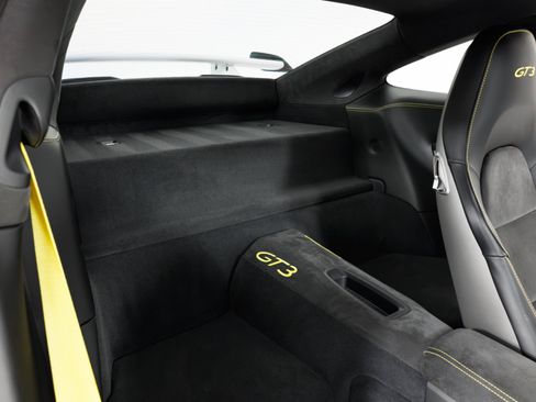 Used 2018 Porsche 911 GT3 RWD image 46