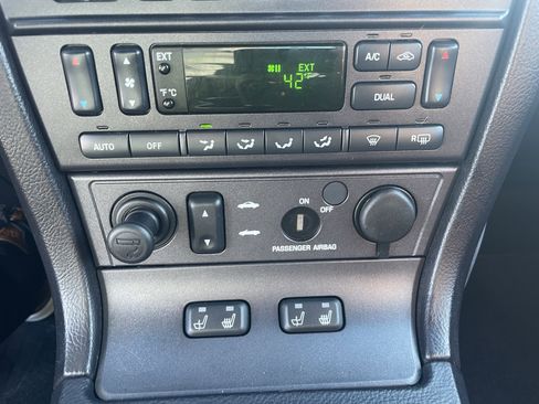 Used 2003 Ford Thunderbird image 20