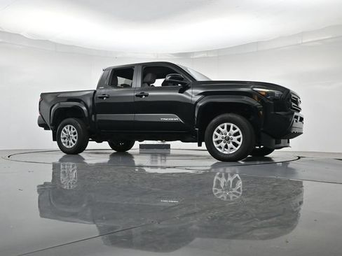 Used 2024 Toyota Tacoma SR5 AWD/4WD image 35
