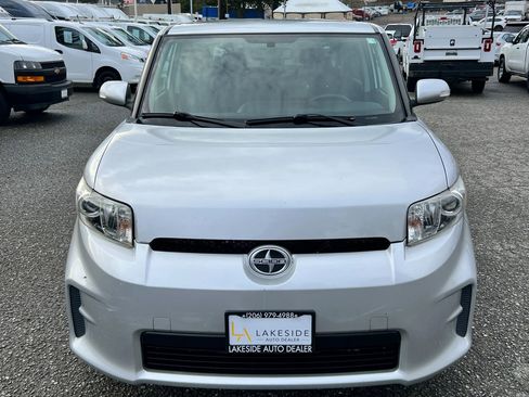 Used 2011 Scion xB Hatchback 4D image 2