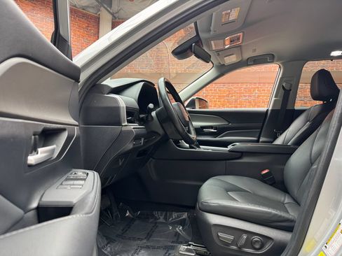 Used 2024 Toyota Grand Highlander AWD image 22