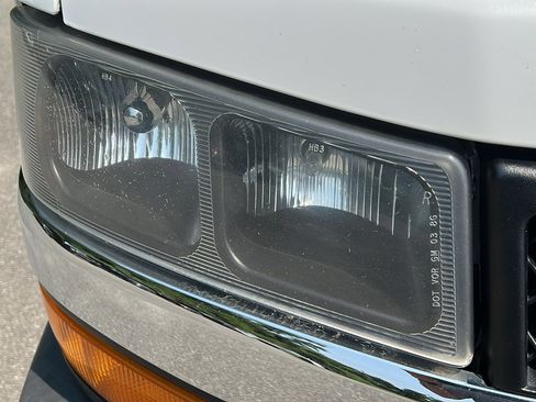 Used 2020 Chevrolet Express 3500 LT w/ LT Preferred Equipment Group image 9