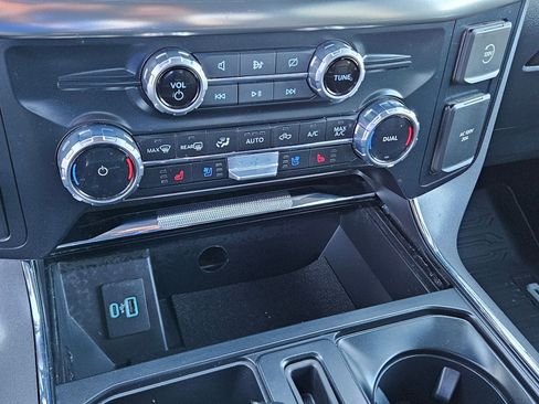 Used 2023 Ford F150 Lariat w/ Trailer Tow Package image 29